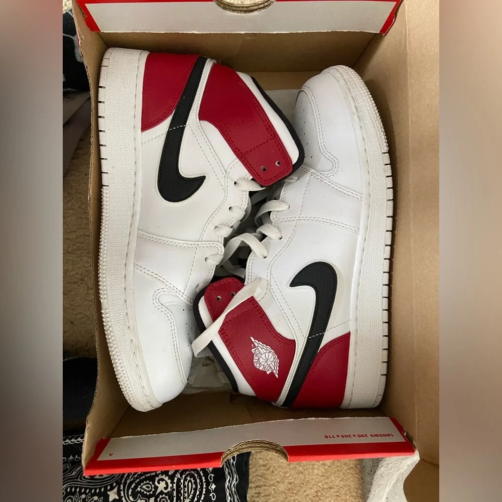 Air Jordan’s - Picture 1 of 4